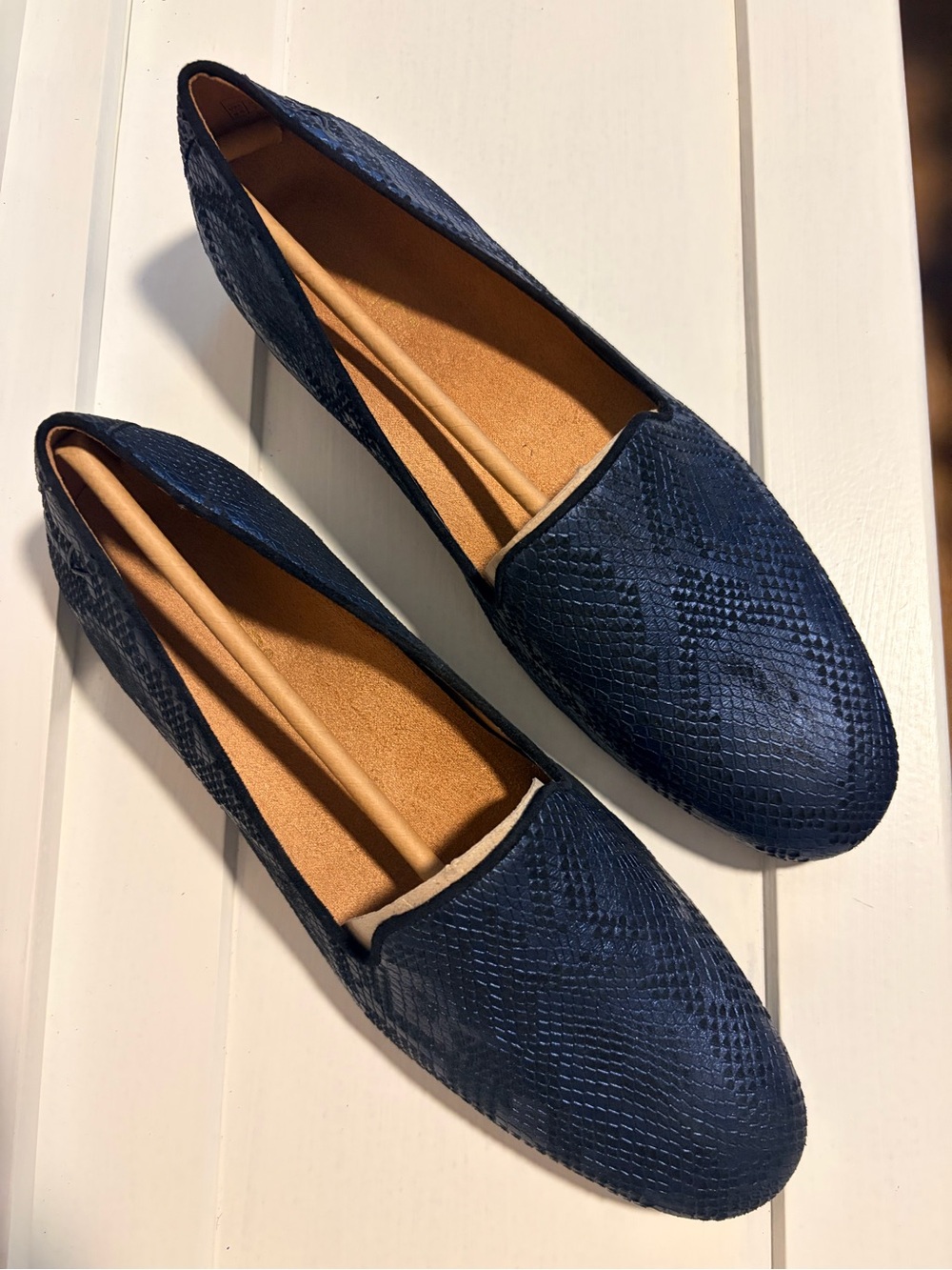 Vionic Willa II Blue Snake print loafer, size 9.5